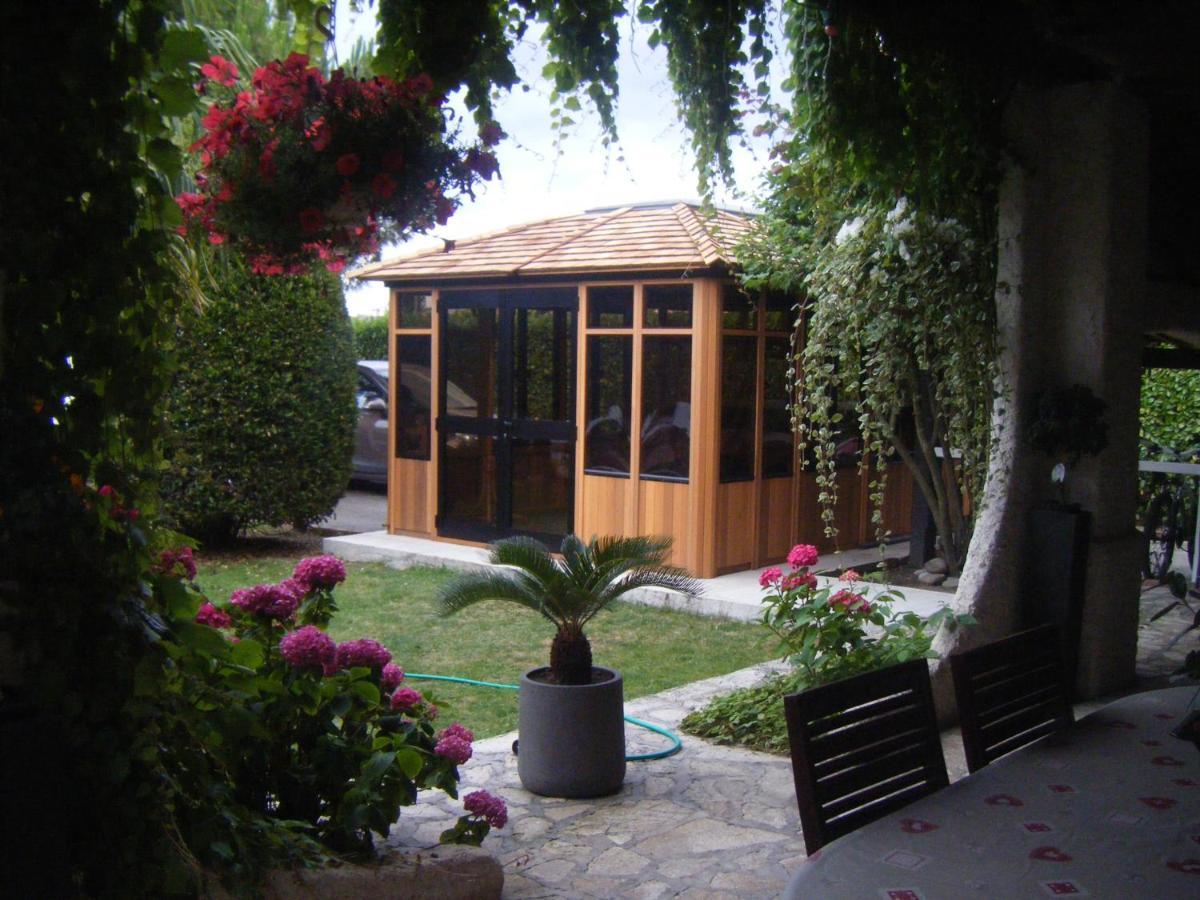 Au Clos Georges , Piscine Et *