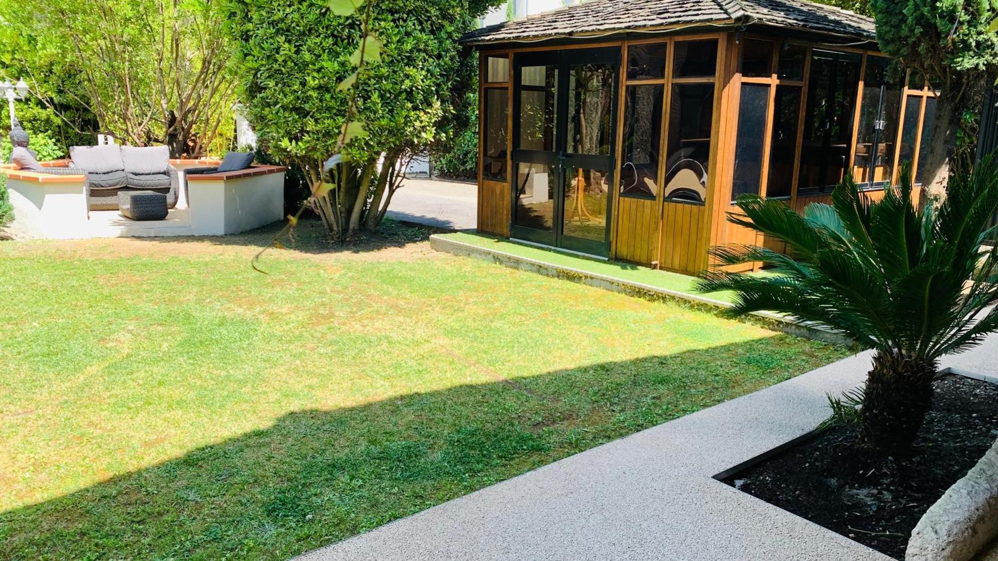 Au Clos Georges , Piscine Et Holiday home Saint-Jory