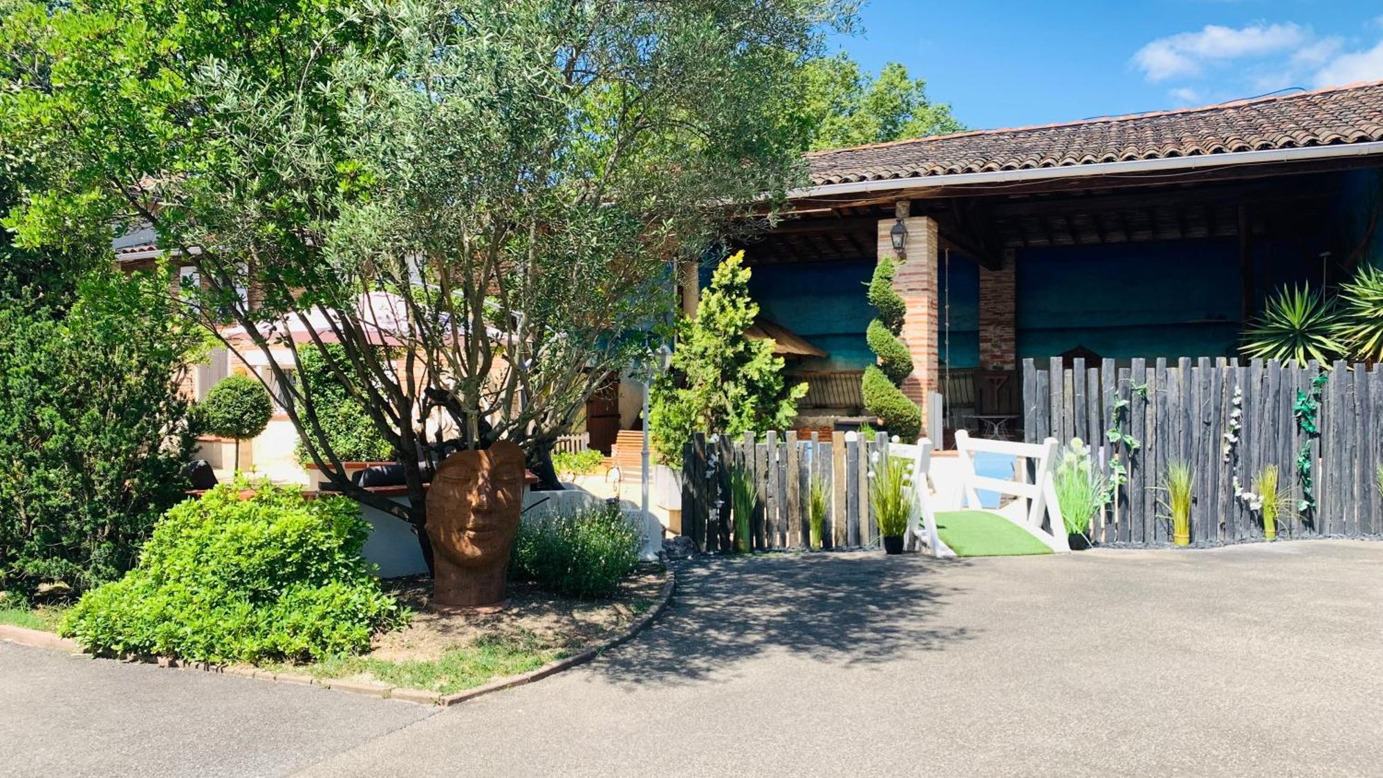Au Clos Georges , Piscine Et Holiday home Saint-Jory